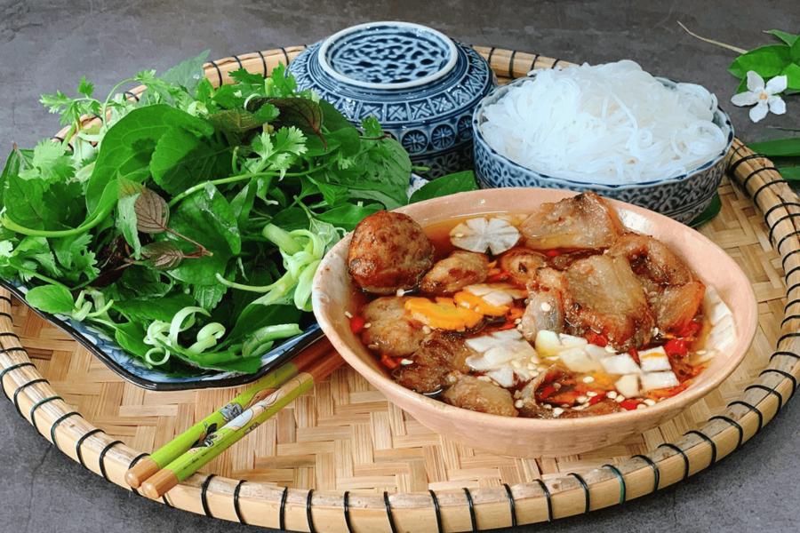 Top 10 Must-Try Vietnamese Street Foods
