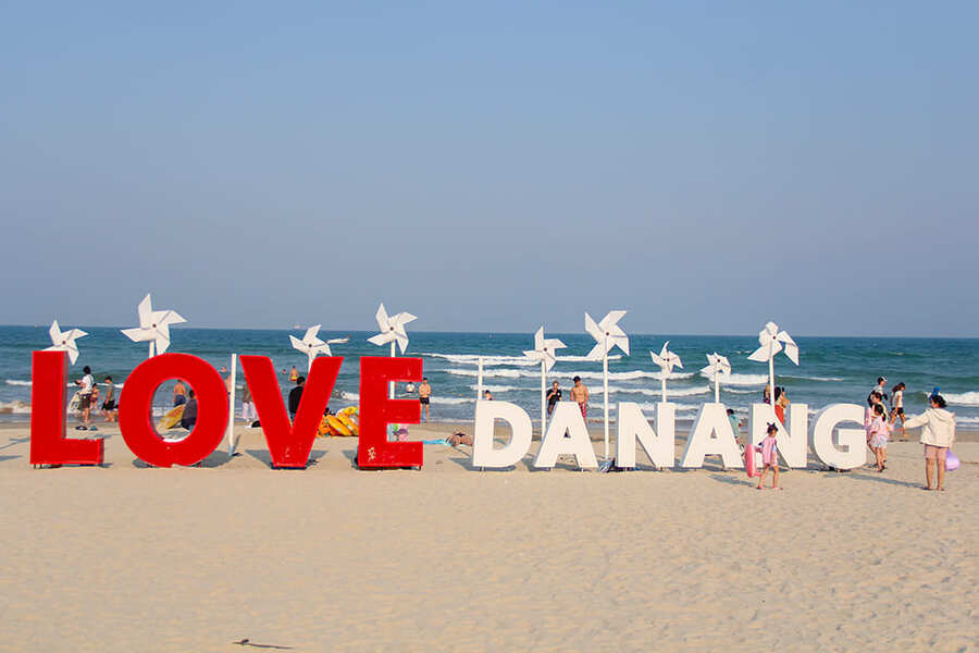 My Khe Beach – Best Beach for Vietnam family vacation