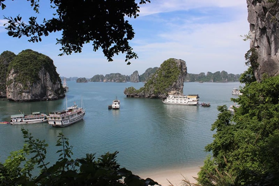 Ha Long Bay, Vietnam World Heritage Site_ karst isles, green seas.