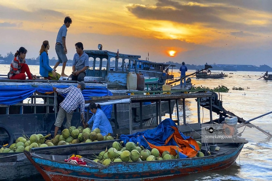 Long Xuyen - - Mekong Delta Floating Market