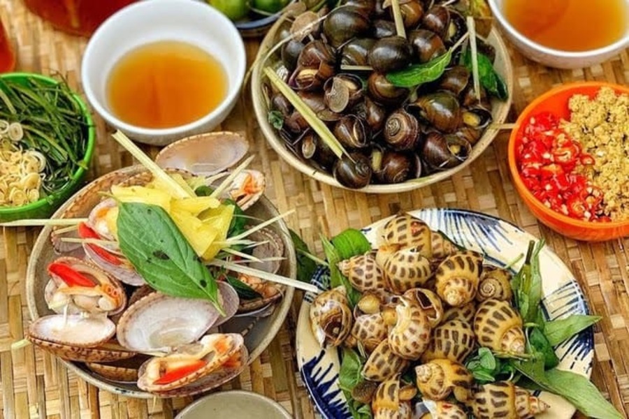 Ốc – Seafood Street Food Extravaganza