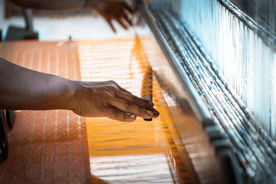 silk weaver - Cambodia Lifestyle