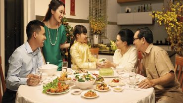 Dining Etiquette in Vietnam: A Guide for First-Time Travelers