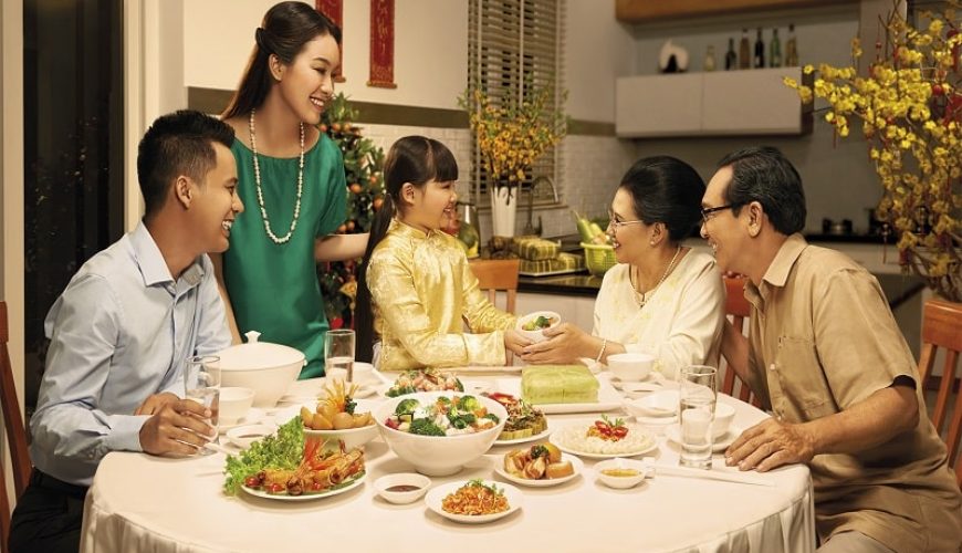 Dining Etiquette in Vietnam: A Guide for First-Time Travelers