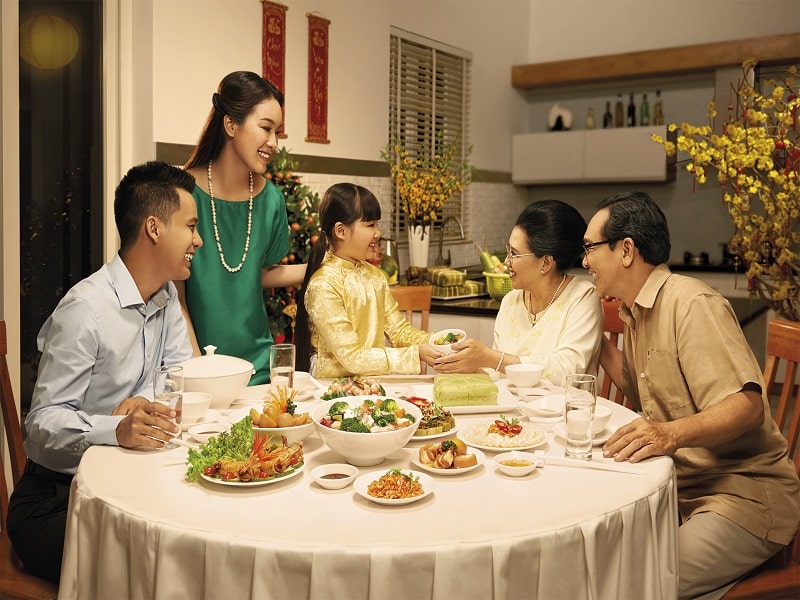 Dining Etiquette in Vietnam: A Guide for First-Time Travelers