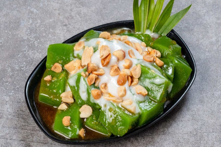 banh duc la dua - vietnamese cuisine