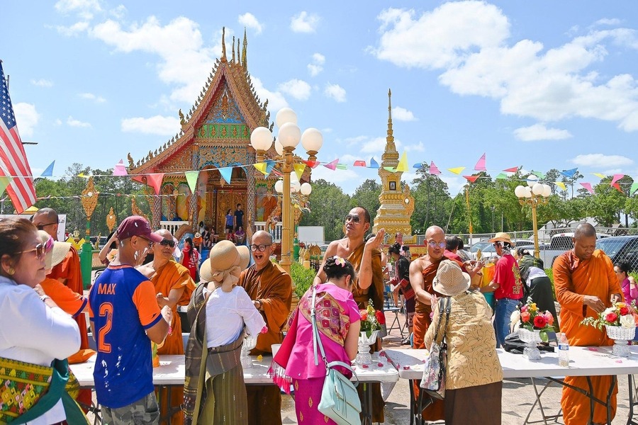 experience Lao New Year (Boun Pi Mai)
