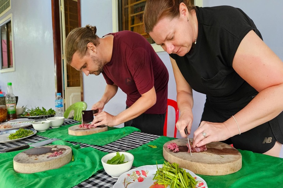 learn how to make Khmer dishes in Phnom Penh Cooking Classes
