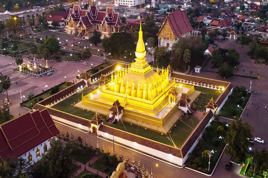 see laos temples in pha that luang