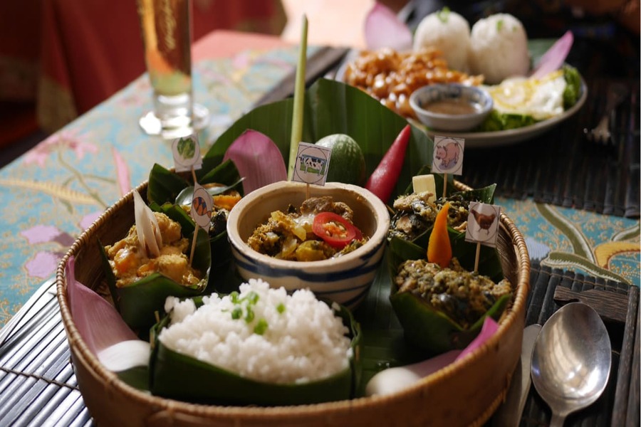 dinning Cambodia Etiquette