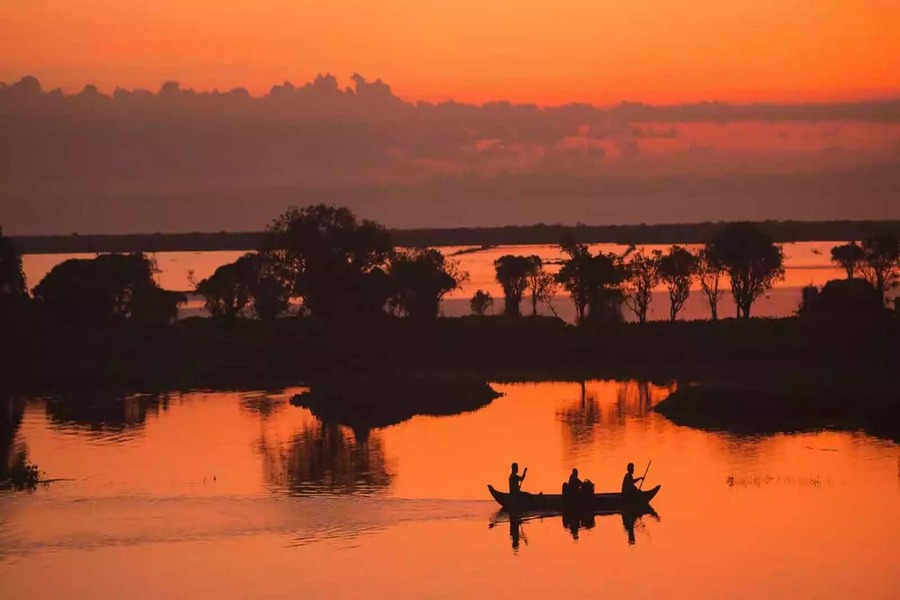the scenery of Tonle Sap Lake
