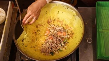 Vietnamese Banh Xeo - Food and culinary travel guide Southeast Asia