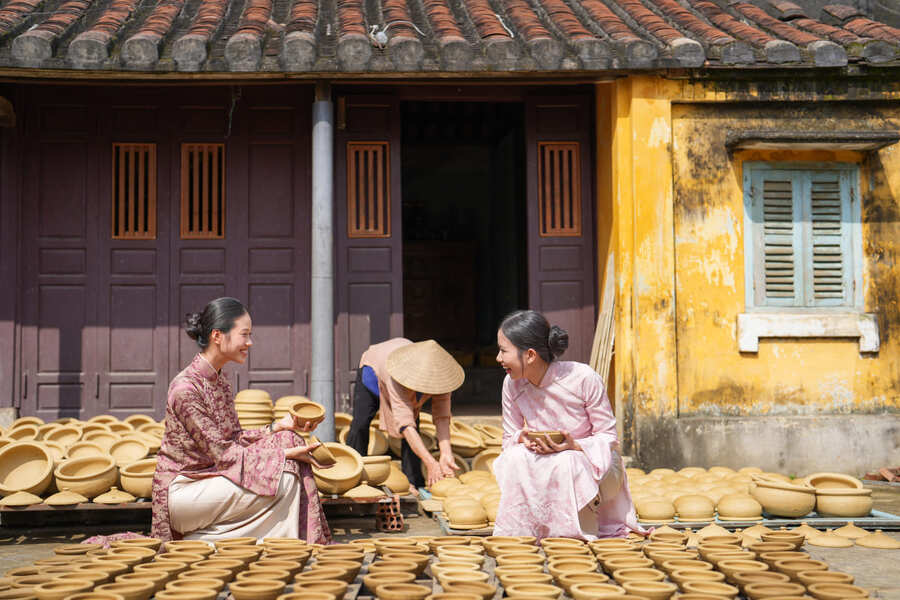visit tradditional crafting villages in Hoi An Vietnam